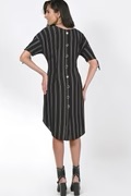 Robe avec lignes fines et détails au dos - FRANK LYMAN Robe avec lignes fines et détails au dos - FRANK LYMAN