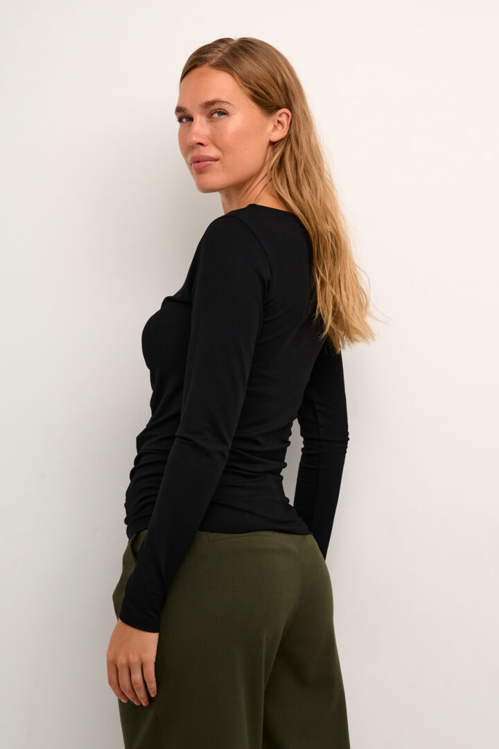 Chandail Olivia avec ligne sur le devant - KAFFE 